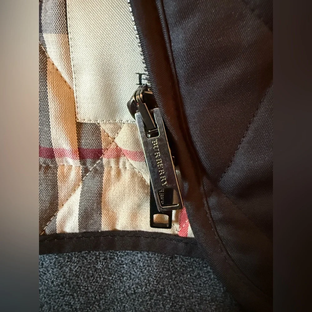 Burberry Women’s Quilted Black Jacket (Authentic) - Picture 5 of 9